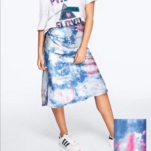 💋NWT PINK VICS SECRET SATIN SKIRT